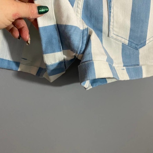 Forever 21 Striped Jean Shorts Size 27 - Picture 5 of 5